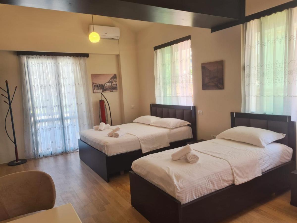 Vila 32 Berat Buitenkant foto