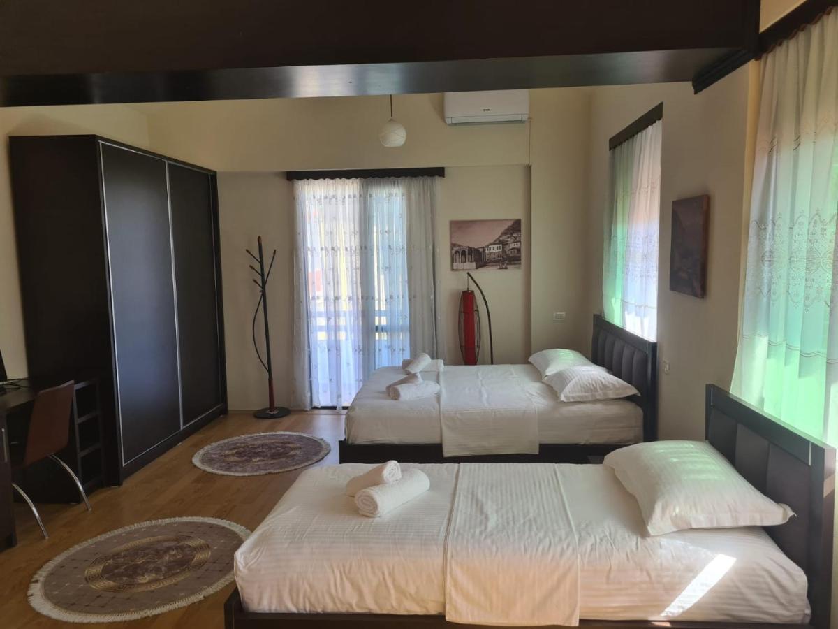 Vila 32 Berat Buitenkant foto