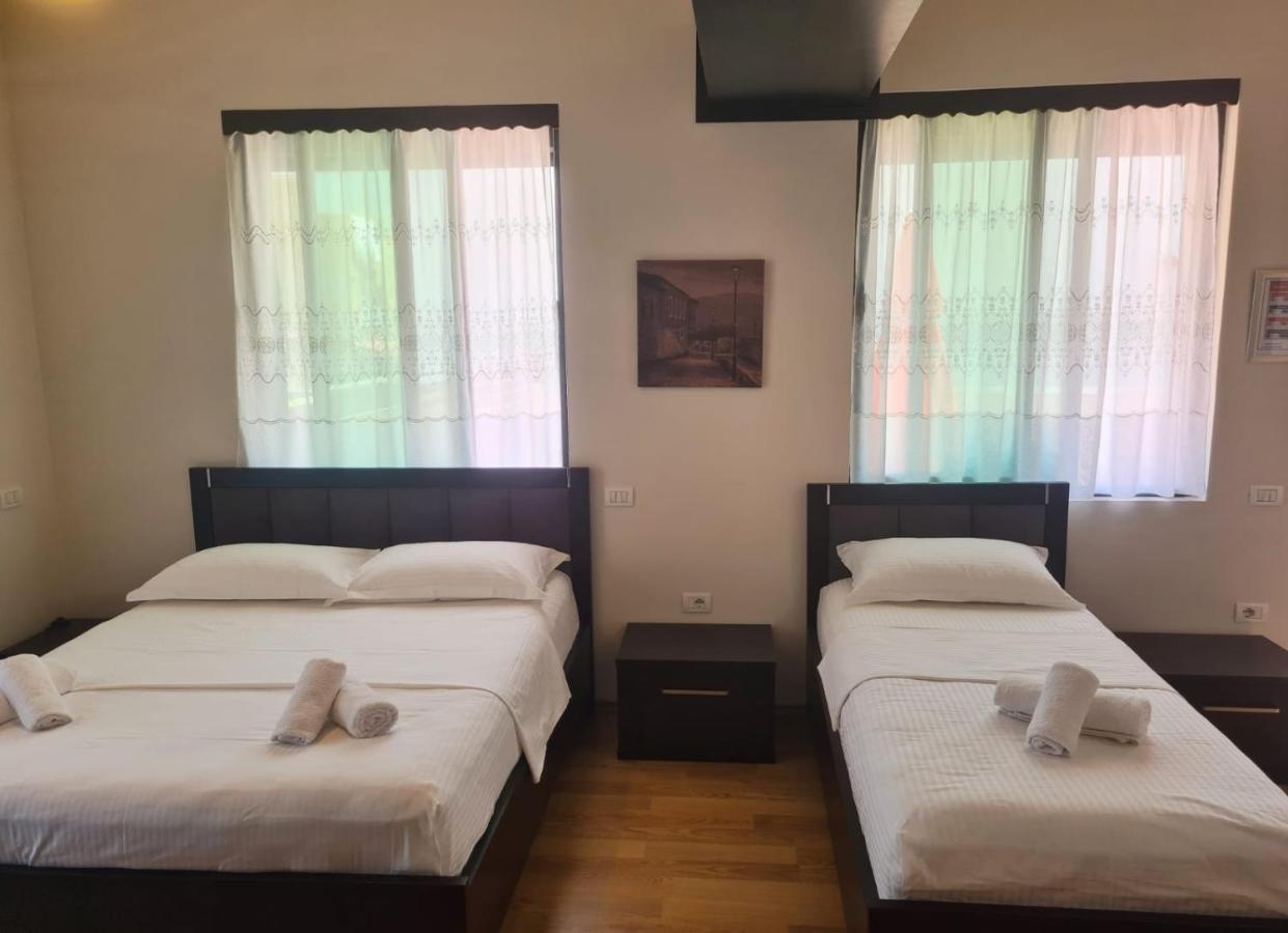 Vila 32 Berat Buitenkant foto